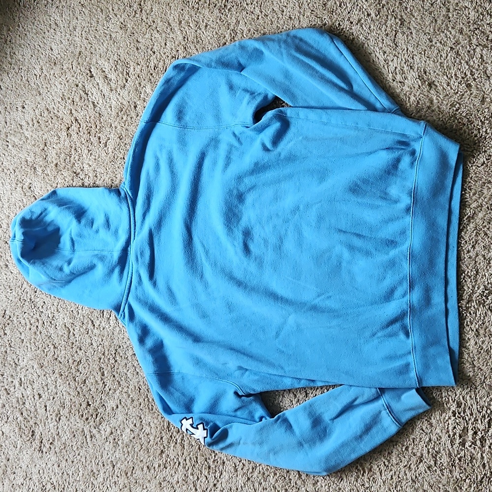 UNC Light Blue Sweatshirt, Size M - Picture 6 of 6
